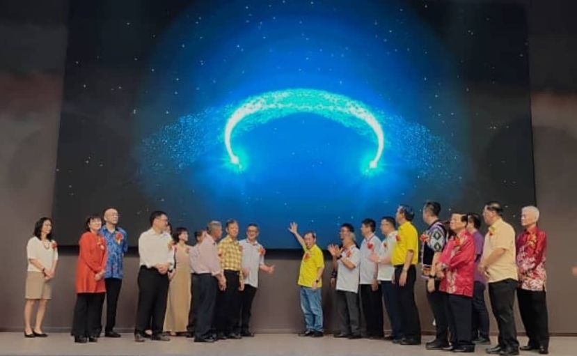 砂副总理拿督阿玛沈桂贤为四哩半中华公学新校舍主持开幕礼时影。