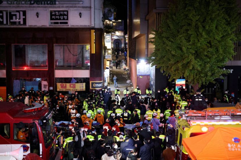 外界质疑南韩政府在首尔梨泰院的警力分配严重不足。