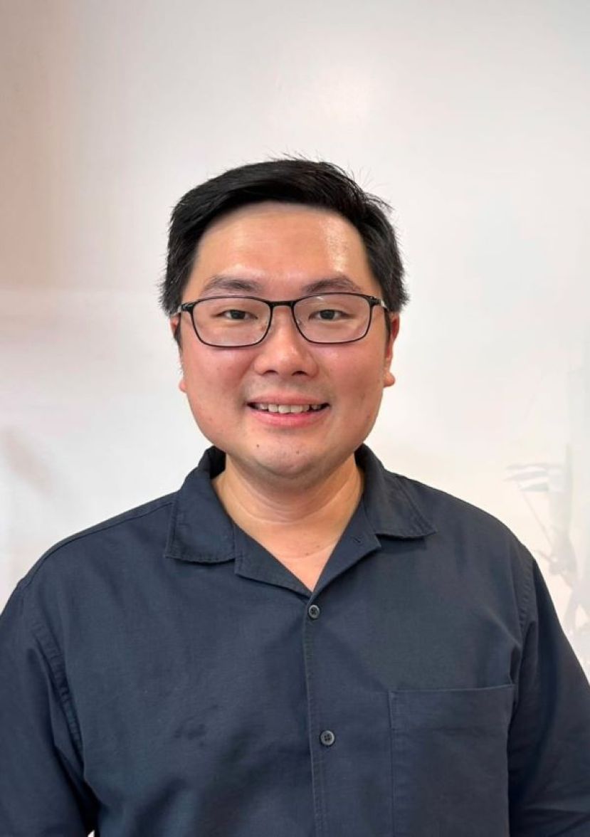 砂人联党古晋支部代秘书兼青年团团长黄笃荣。