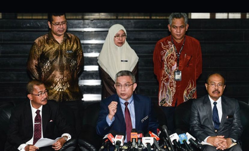 阿汉峇峇（前排中）：吉隆坡大城堡清真寺万人讲道集会中，已有3人确诊新冠肺炎。