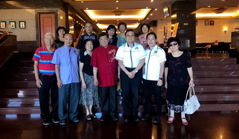 美里福州公会领导与到访的澳洲福州十邑同乡会合影。