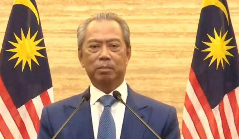 首相丹斯里慕尤丁在电视向全民发表献词。