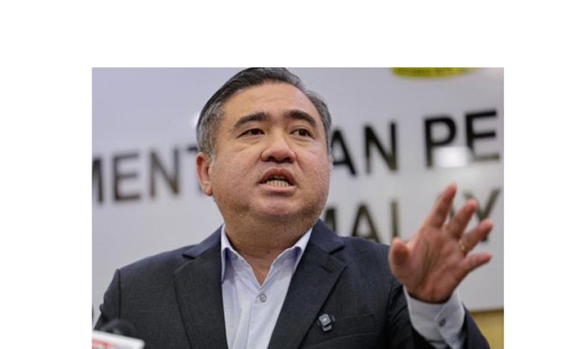 交通部长陆兆福。