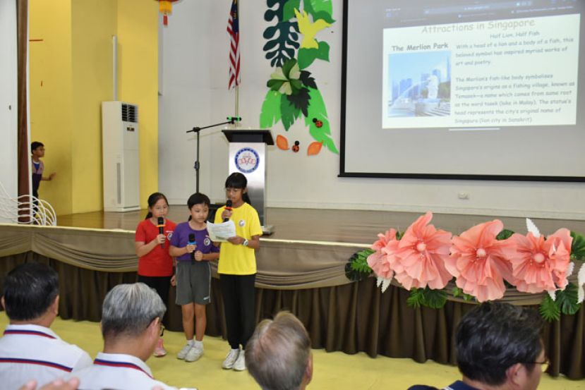 李美发：带领学生到新加坡学林小学参观与学习