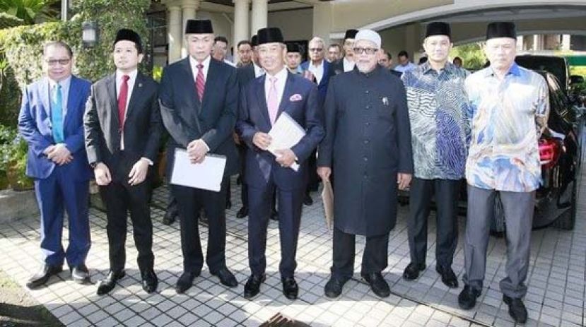 土团党、巫统和伊党领袖准备前往王宫觐见国家元首。