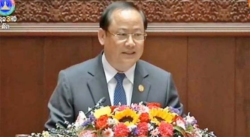 新总理宋赛&middot;西潘敦在首都万象的国民议会发表讲话。