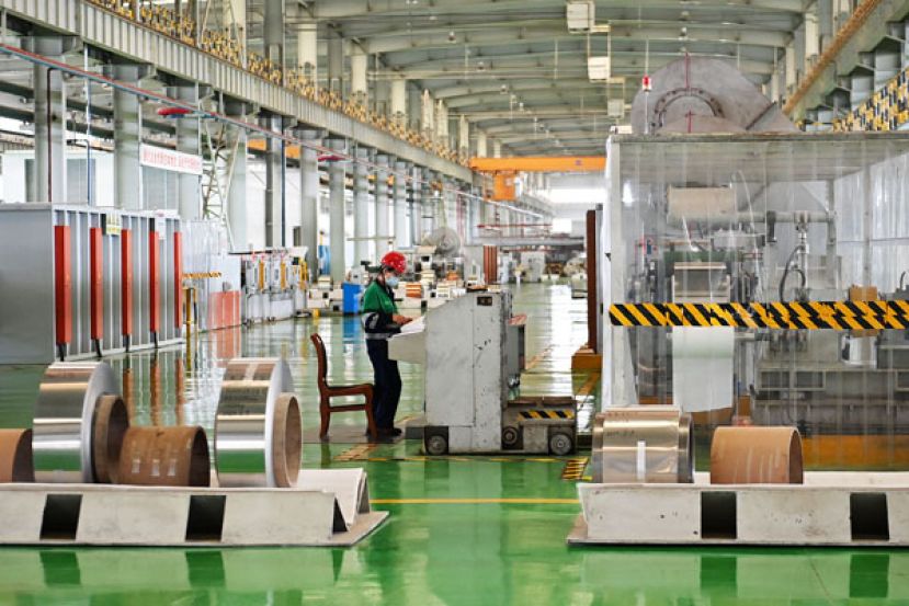 中国甘肃省金昌，当地工厂正在进行镍基合金产品生产工作。