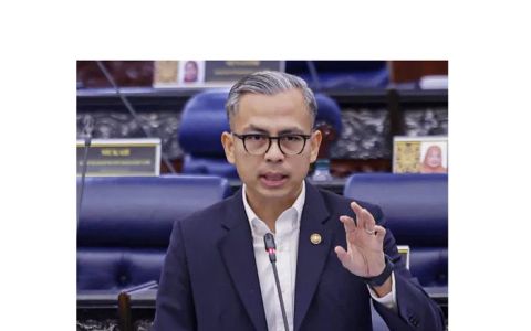 通讯部长法米。