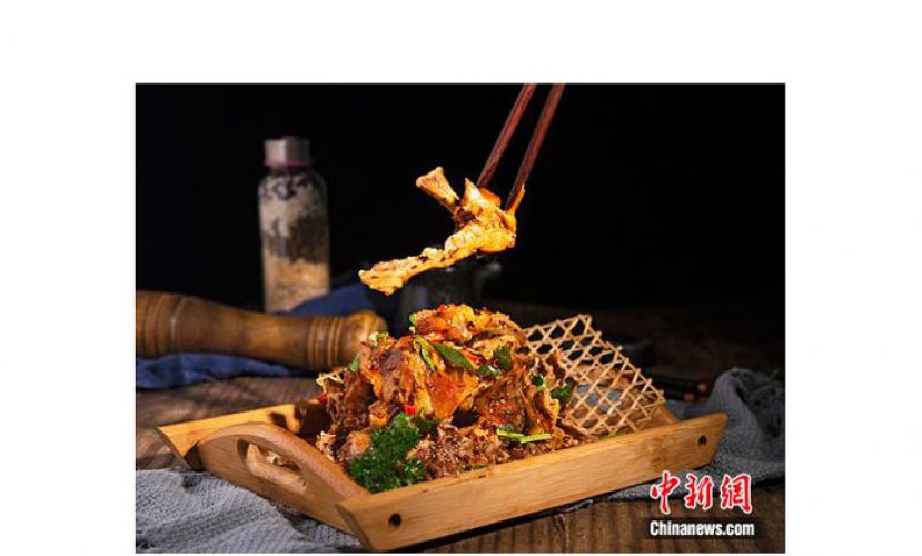 熏拌鸡架。