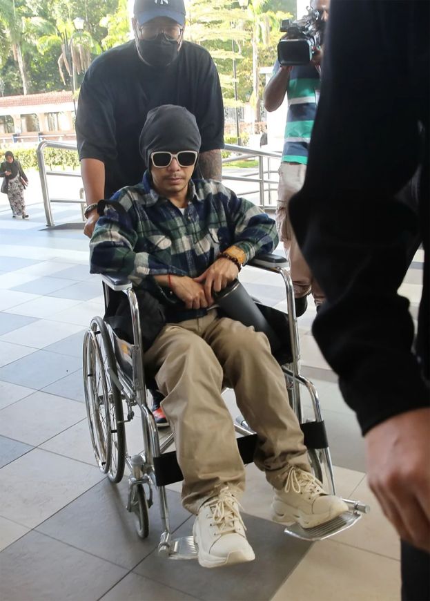 黄明志被控2项拥有冰毒和壮阳药罪名的案件提早至今日过堂