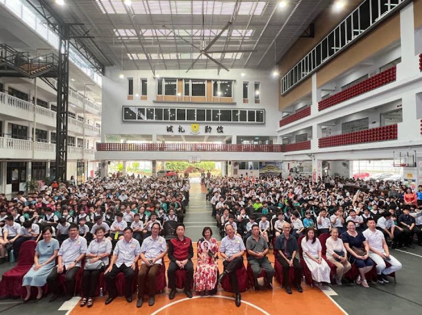 黄强：蔡秀琴老师35年来 把最美好的青春都献给了四哩半中华公学