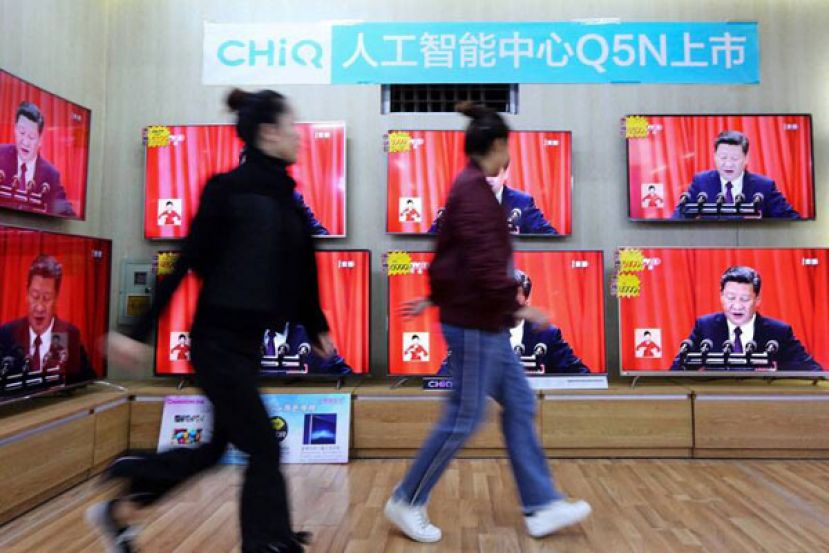 研究报告指出，自2016年以来，中国的电视开机率从70％断崖式下跌到2022年的不到30％，电视销量也不断萎缩。
