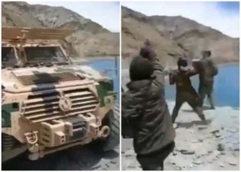 疑似印度军人破坏侦察车，又向解放军投掷石头。