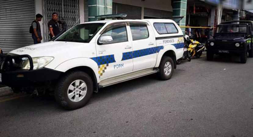 警方在现场展开调查。