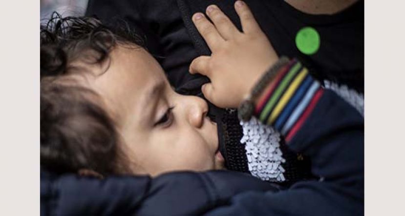 研究：婴儿喝母乳更健康 肥胖率降低