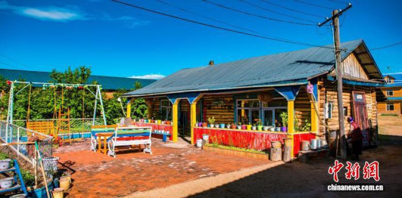 内蒙古额尔古纳，木刻楞明亮且恬静。