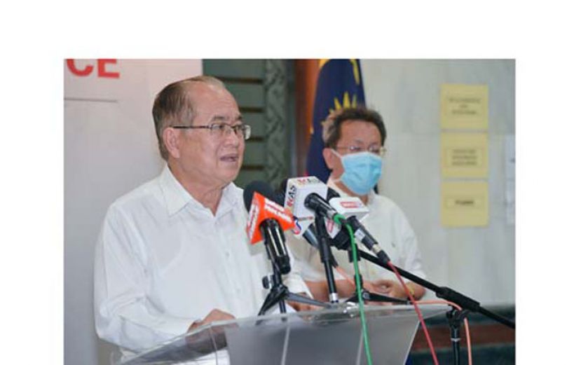 砂副首长兼灾难管理委员会主席道格拉斯。
