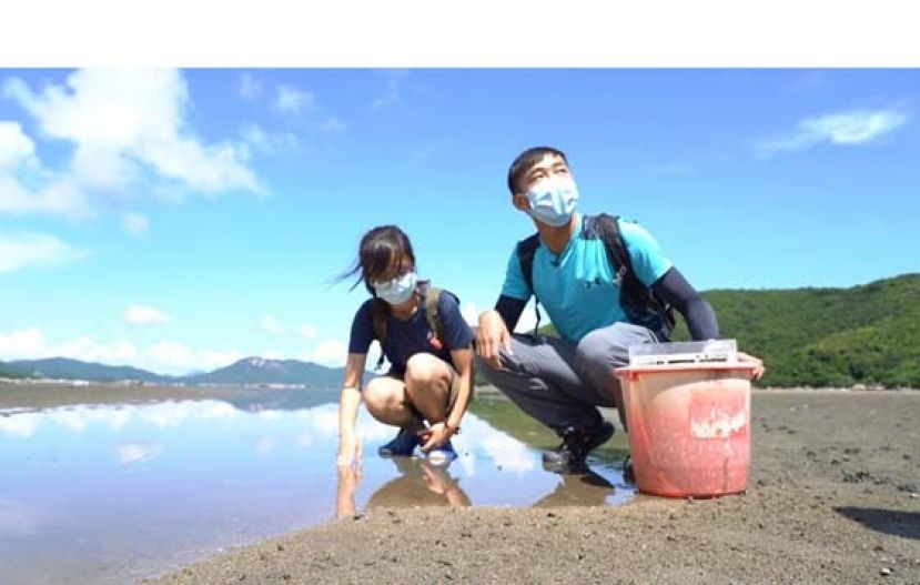 Christine跟Kayson2014年因为调查水口生物而相识，爱上潮间带生物，走上保育员及研究员之路。