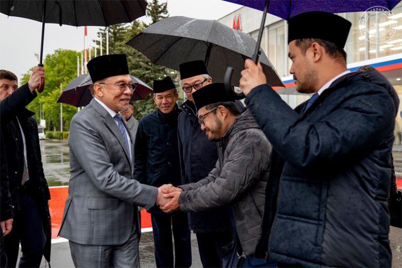 安华官访俄罗斯总统普汀 进行双边会谈