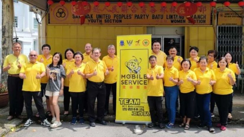 人联峇都林当支部    设柜台为人民服务