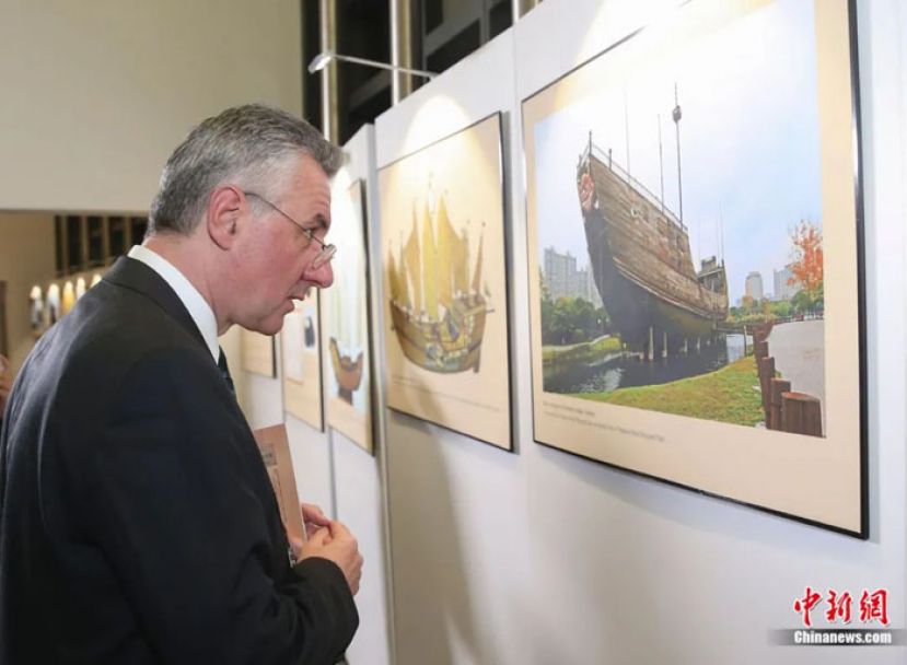 欧盟立法机构欧洲议会在其斯特拉斯堡总部举办的&ldquo;郑和下西洋&rdquo;图片展。