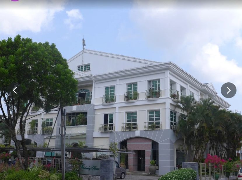 艺术展地点为Wesberly Galleria。