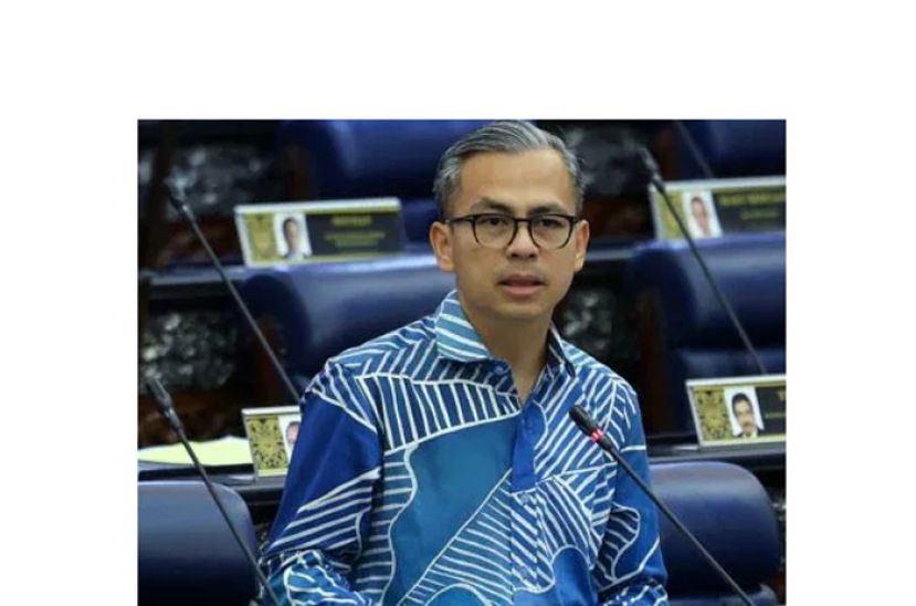 通讯部长法米。