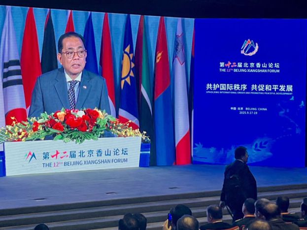 国防部长莫哈末卡立在第12届香山论坛上致词。