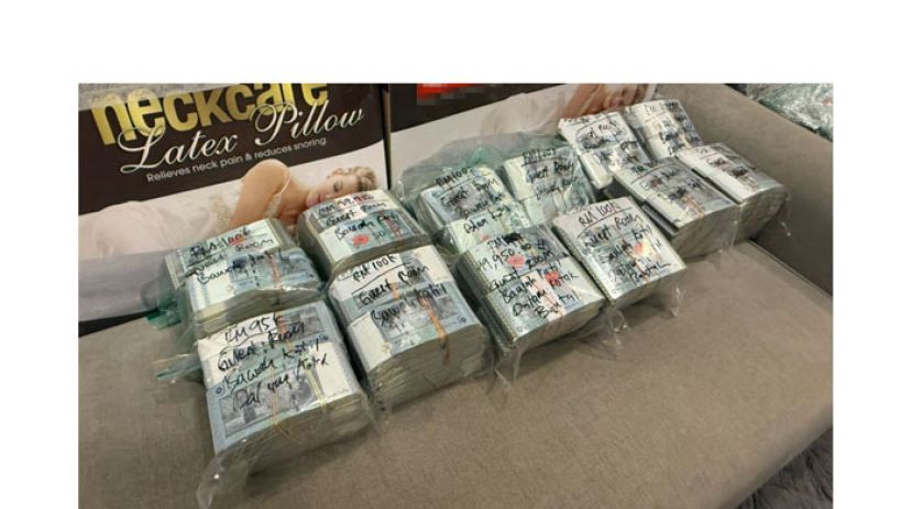 反贪会在经理住家搜获大批现金。