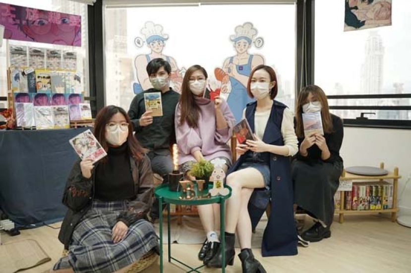 腐女大结集！旺角BL漫画专门店粮食供应所的5位店主（左起）Diane、P仔、Konnie、Lizzy、Maron，个个都&ldquo;腐&rdquo;到入骨。
