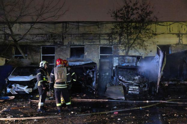 俄军近期不断空袭乌克兰发电系统，导致乌克兰多座城市面临停电与供暖中断问题。