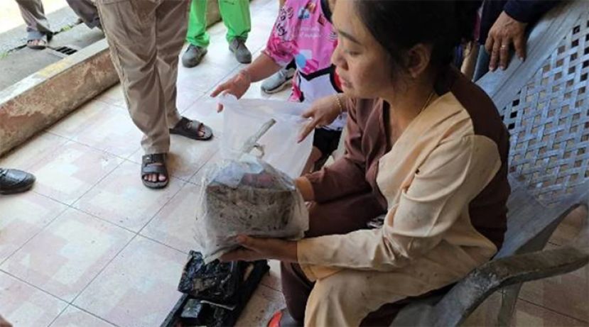 玛妮努的女儿（47岁）听说家起火后，迅速赶回家，在大火扑灭后进去查看贵重物品，发现二楼被烧毁严重，但幸运的是，放在卧室床头的百万现金完好无损。