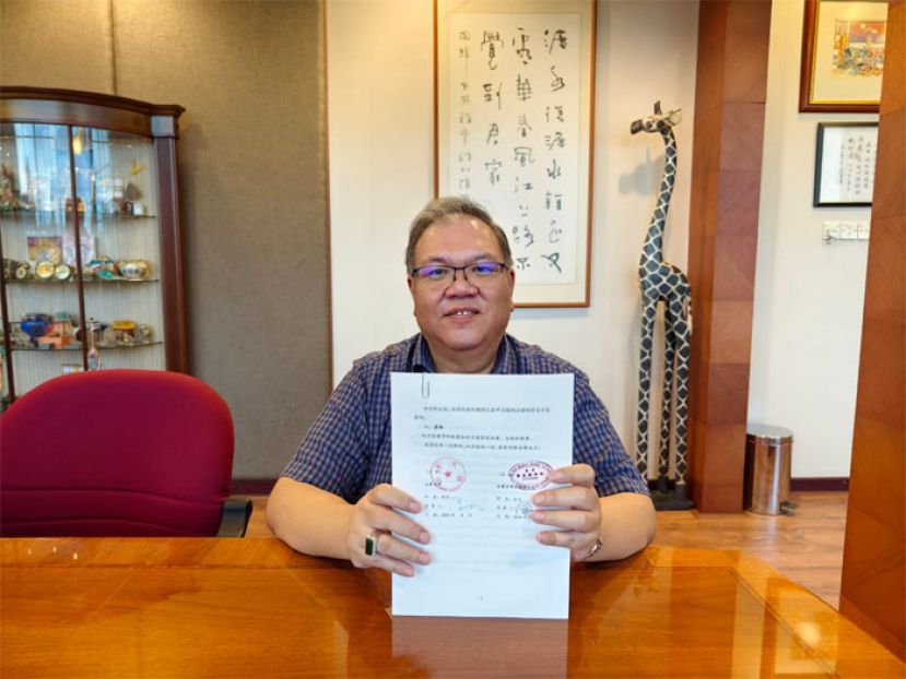 古晋中友会会长拿督黄国辉与中国山东大学正式签署合作意向书。