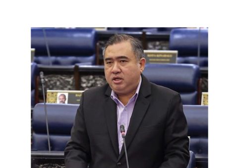 交通部长陆兆福。