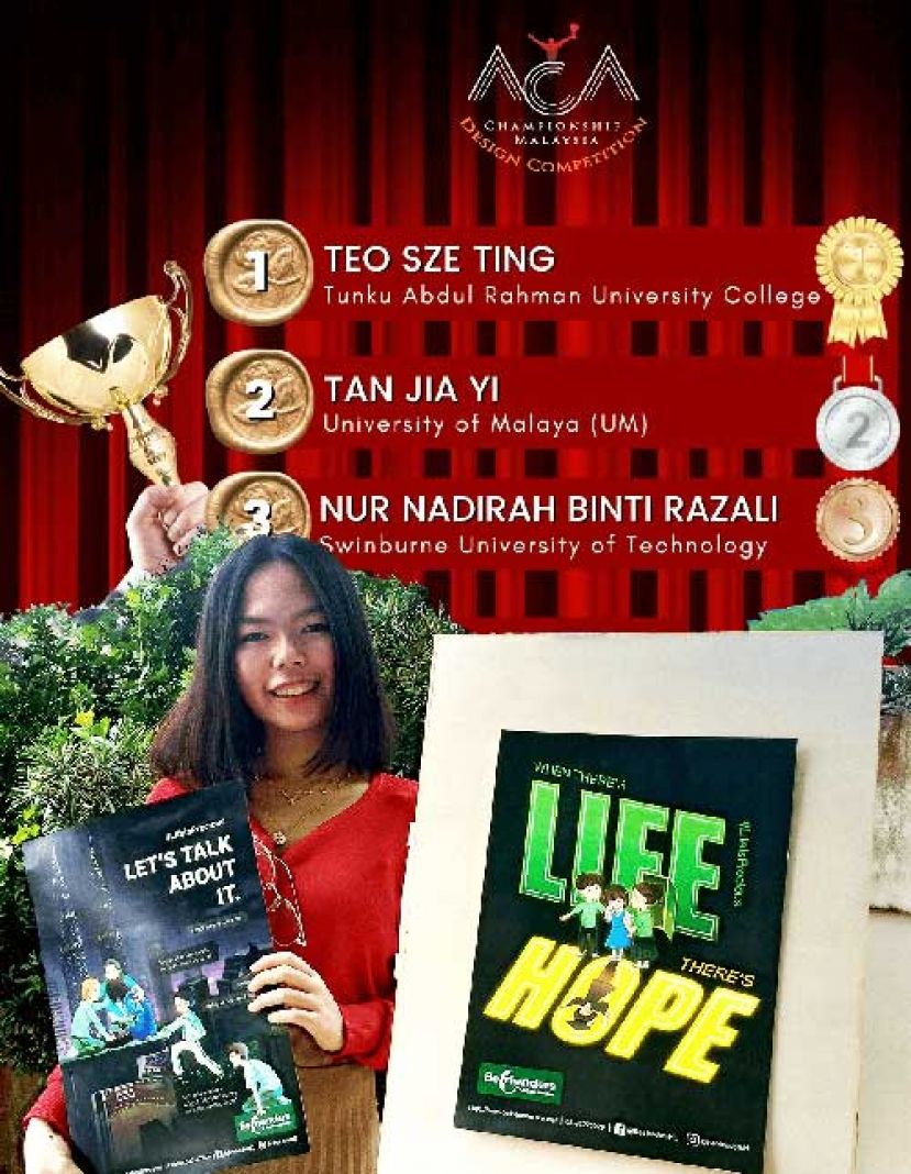 张视婷和她的初赛（手握）及总决赛（画板上）的海报设计作品。