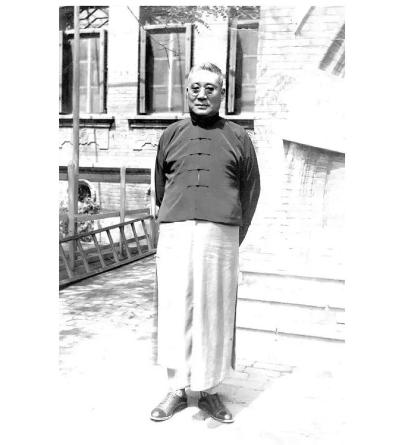 张伯苓生于1876年4月5日，原名寿春，天津人，我国近代着名爱国教育家。1894年毕业于北洋水师学堂。