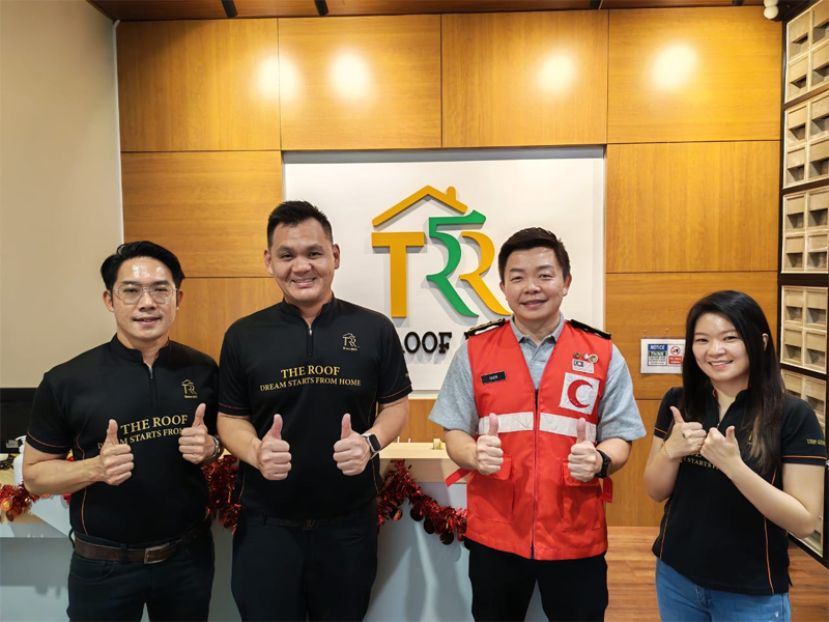 马来西亚红新月会实淡宾分会（Malaysia Red Crescent Stampin Branch)主席周金顺先生（右二）与 Mr Allen Kuek (Senior Negotiator,The Roof Reality右 3)呼吁公众于2026年3月28日（星期六）踊跃参与献血活动。
