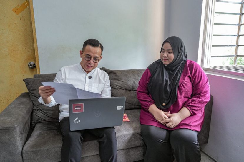 沈志强抽空探访1名刚出院的干女儿 并承诺资助对方每月250令吉为期1年的医疗费用