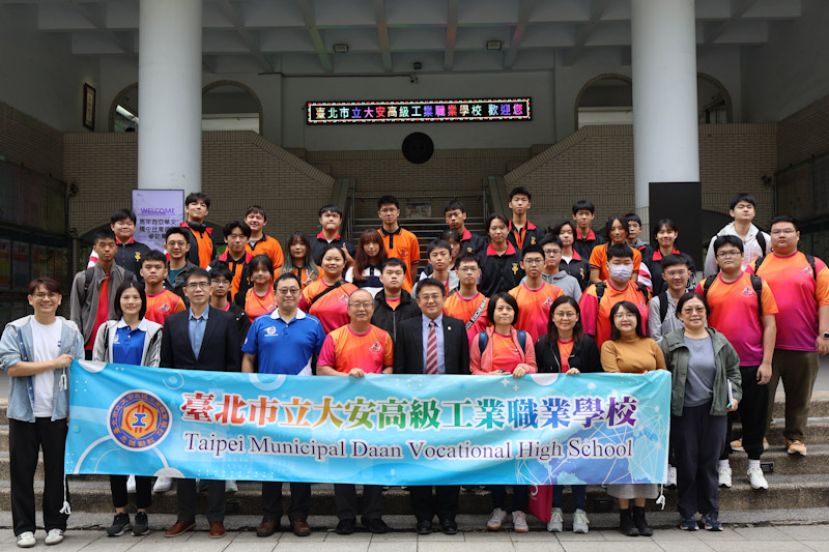 赴台参与台湾桃园新创机器人竞赛华文独中联队勇夺多项奖项