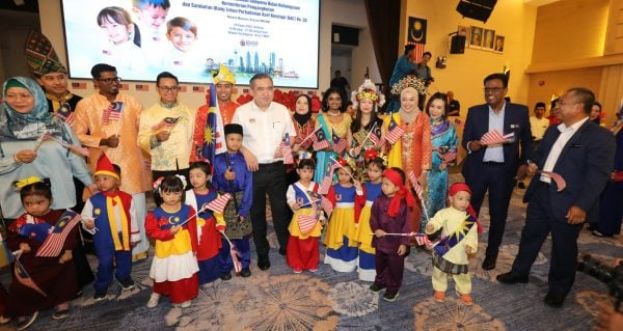 陆兆福：机场接驳电车服务总客流量已达近200万人次