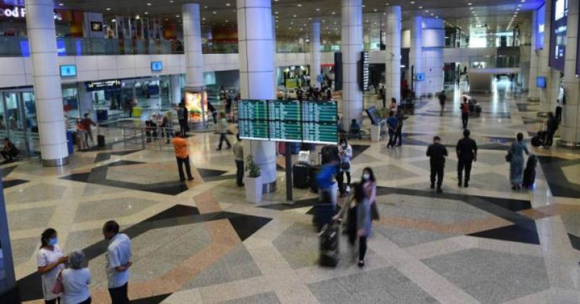 协助外籍人士未经合法程序绕过机场的入境  AKPS调查4名官员