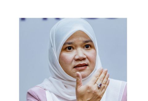 教育部长法丽娜。