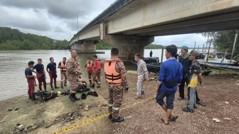 引擎熄灭轿车意外滑入河中    9岁及8岁困车内溺毙