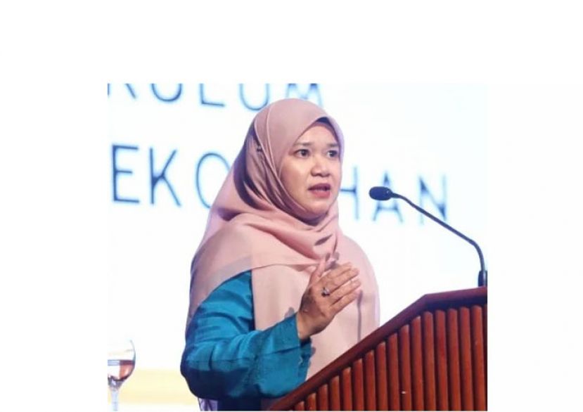 教育部长法迪娜。