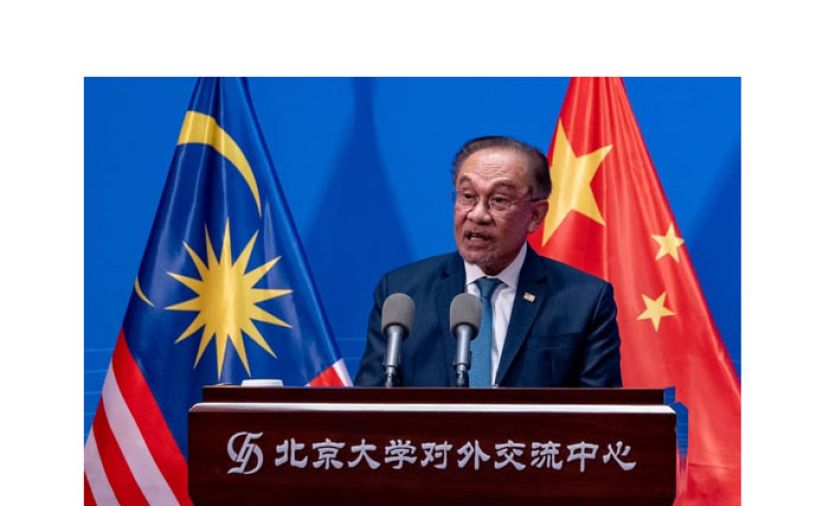 首相安华在北京大学发表演讲。