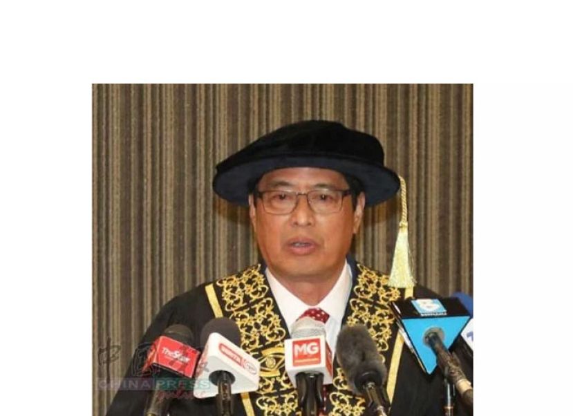 丹斯里阿占巴基。