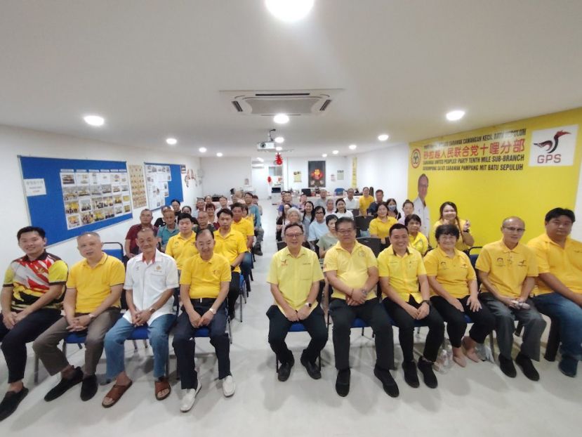 30名新党员加入