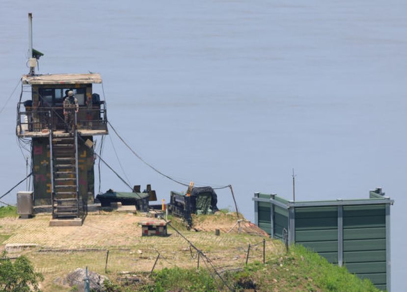 ●韩国向朝鲜进行心战广播的扩音设备。