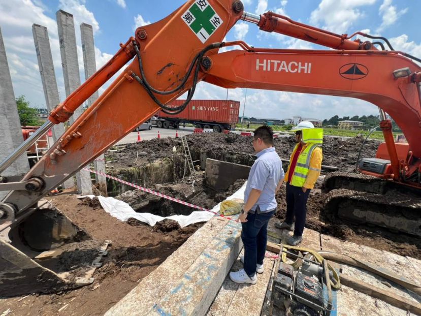 市议员劉儱语第一时间到场监督修复进展。