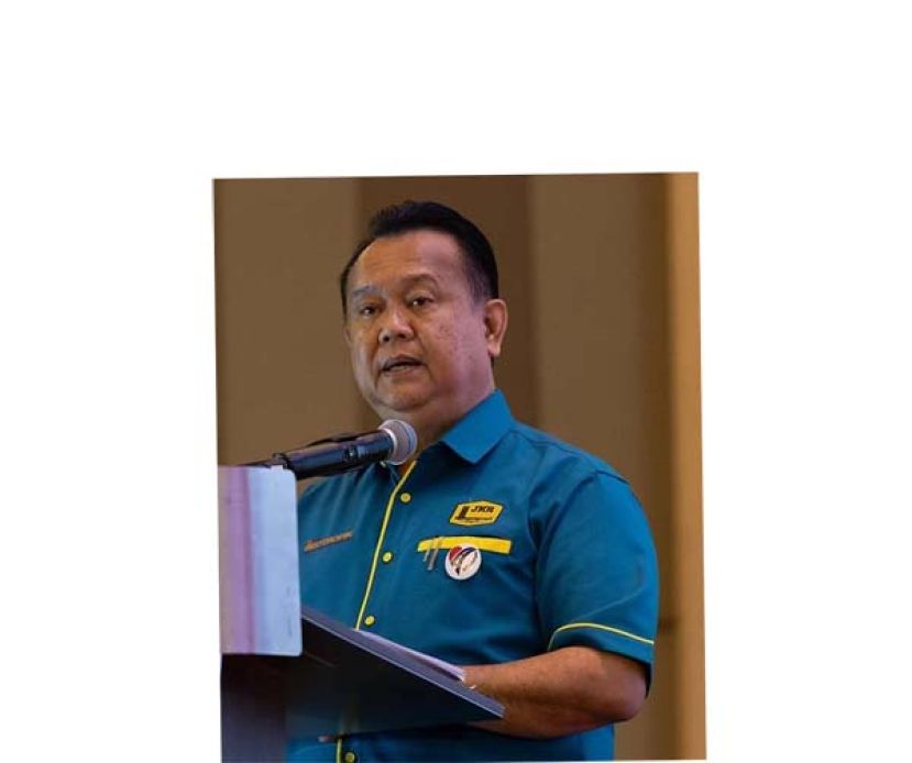 工程部长拿督斯里阿历山大。